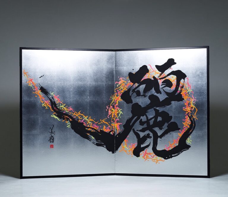 「TOKYU PLAZA GINZA」永年展示作品　サイズ約H1400mm×W1800mm(平面時)